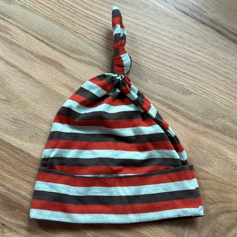 Kate Quinn striped baby beanie size 6-12 months excellent used condition EUC